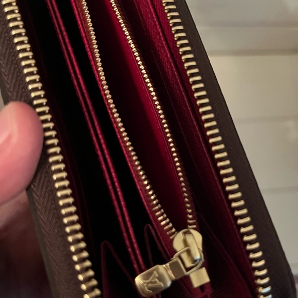 Louis Vuitton Monogram Zippy Wallet (M42616) - Picture 6 of 6